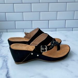 🌻Black buckled slip on sandals by Passions